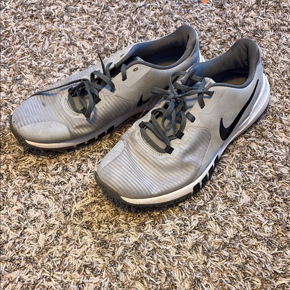 Nike Men's Athletic Gray and Black Shoes